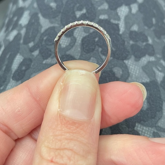 NEW NEVER WORN! Women’s Diamond Pave’ Wedding Band - Picture 5 of 8